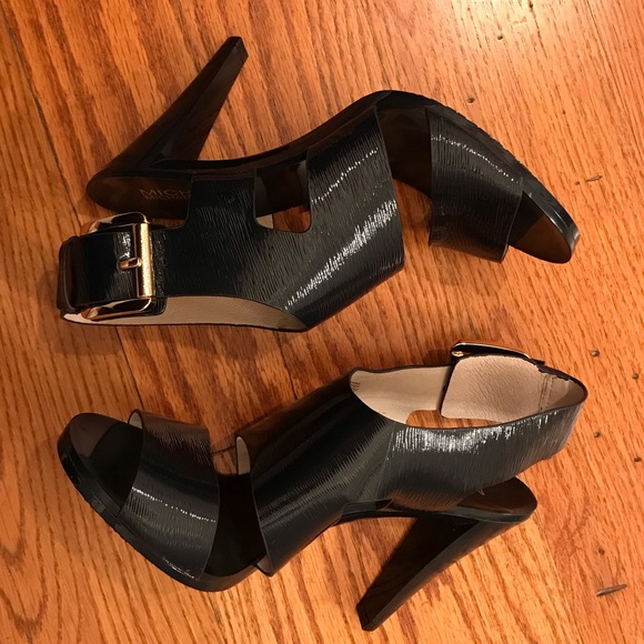 NWOT Michael Kors Heels, Navy